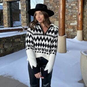 Show Me Your MuMu Black and White V-Neck Sweater